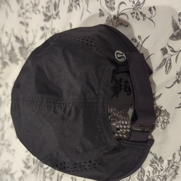 Lululemon nylon cap - Picture 2 of 5